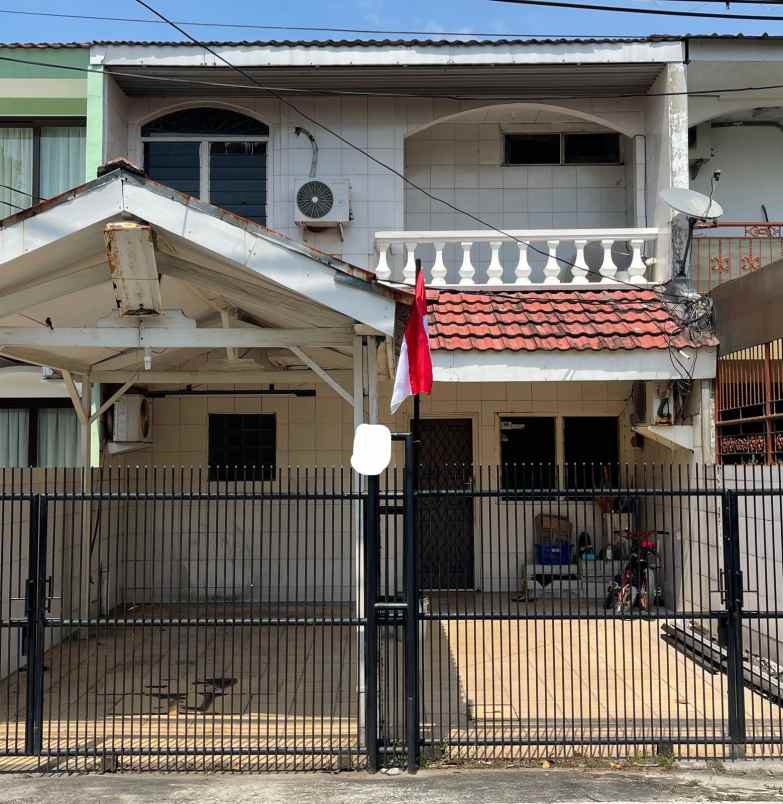 rumah pelepah kelapa gading