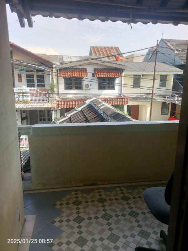 rumah second 2 lantai di perum depok utara beji depok