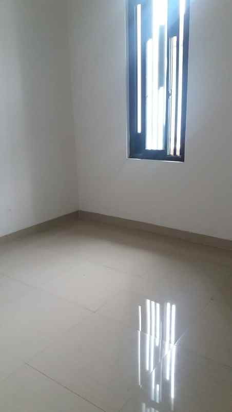 rumah second benas banjir lahan luas di tangsel