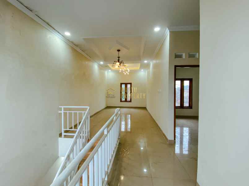 rumah siap huni 2 lantai full furnish dekat kampus upn
