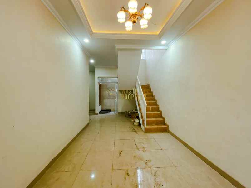 rumah siap huni 2 lantai full furnish dekat kampus upn