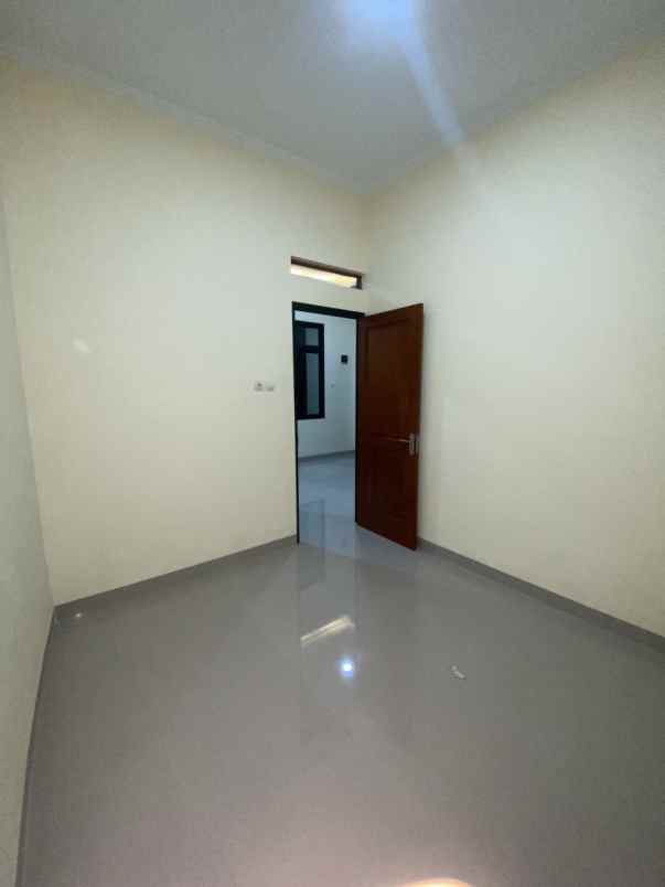 rumah siap huni pinggir jalan di kota depok strategis