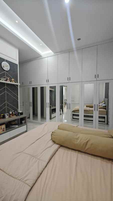 rumah vila bukit regency pakuwon indah full furnish