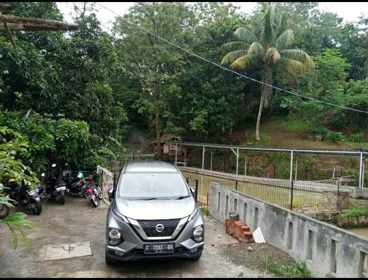 rumah villa kolam ikan dekat ke pusat kota purwakarta