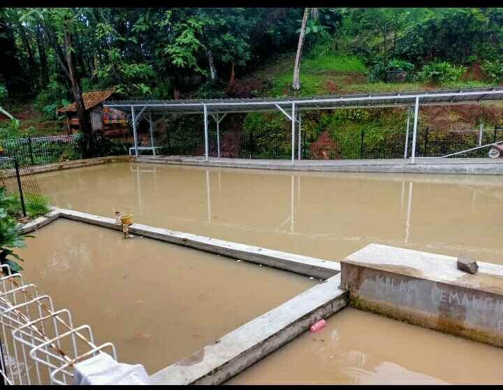 rumah villa kolam ikan dekat ke pusat kota purwakarta