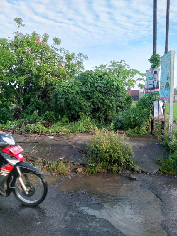 tanah padat dan rata kawasan komersil