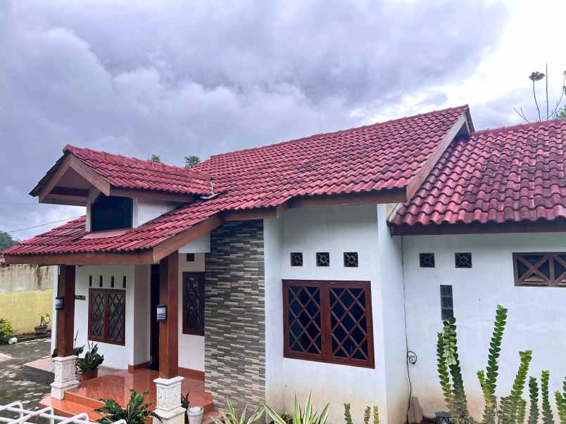 villa 350m view istimewa kawasan wisata kemuning