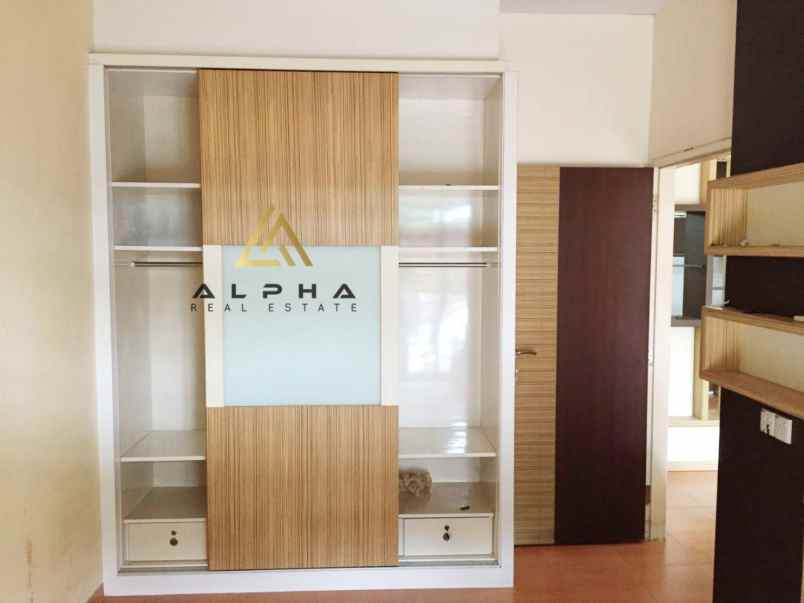 dijual cepat rumah di kezia residence baloi