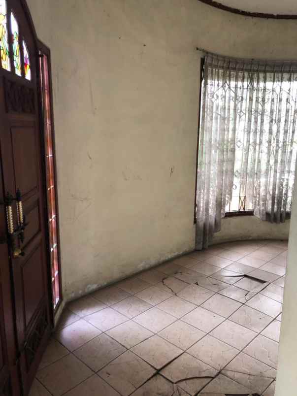 dijual cepat rumah kav polri 3 lantai unit cukup bagus