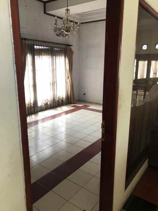 dijual cepat rumah kav polri 3 lantai unit cukup bagus