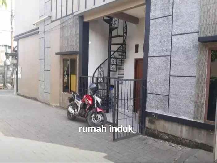 dijual kost kampung utan ciputat