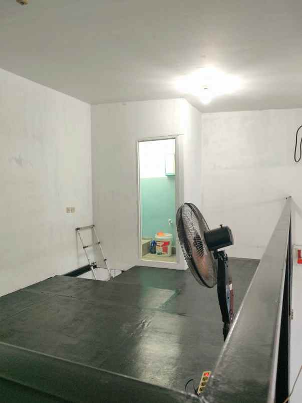 dijual ruko bekas showroom mobil di kalaiabangbtengah