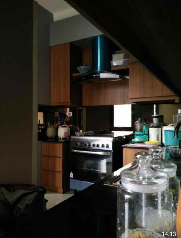 dijual rumah 2 lantai dimenteng atas jaksel