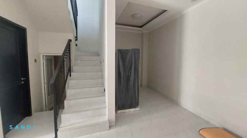 dijual rumah azimah mansion ii