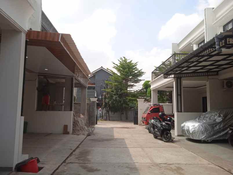 dijual rumah azimah mansion ii