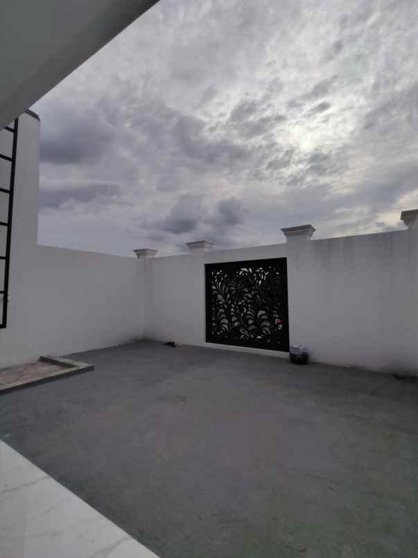 dijual rumah balekambang