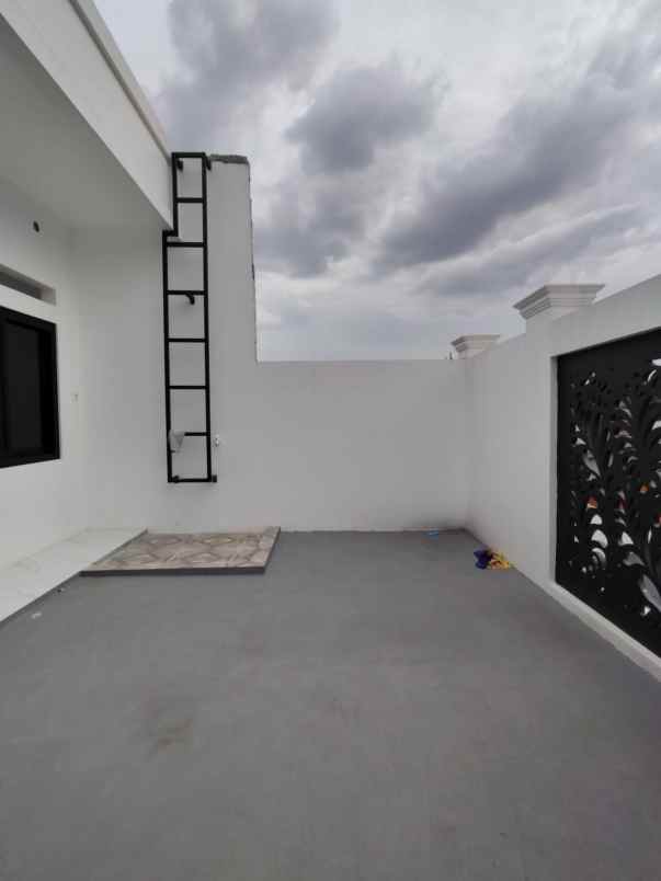 dijual rumah balekambang