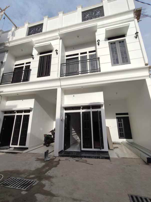 dijual rumah balekambang