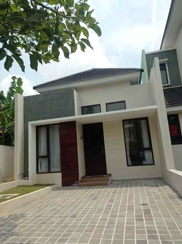 dijual rumah bukit kencana