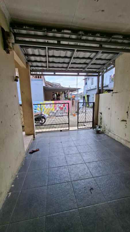 dijual rumah bumi sawangan indah
