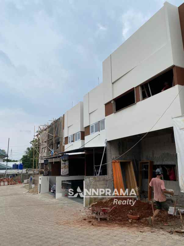 dijual rumah cakra limo depok