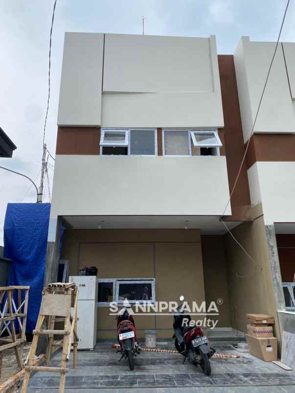 dijual rumah cakra limo depok