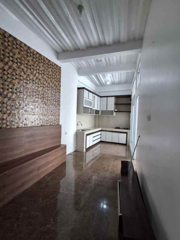 dijual rumah cihanjuang