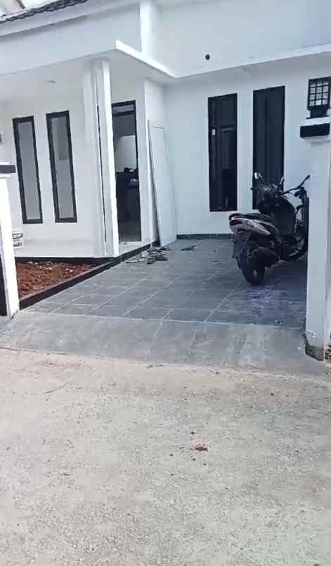 dijual rumah cisauk girang