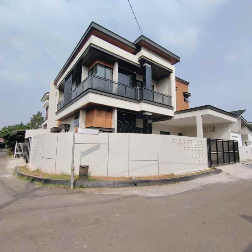 dijual rumah cluster griya loka bsd city