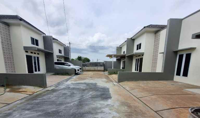 dijual rumah cluster kiana jl raya