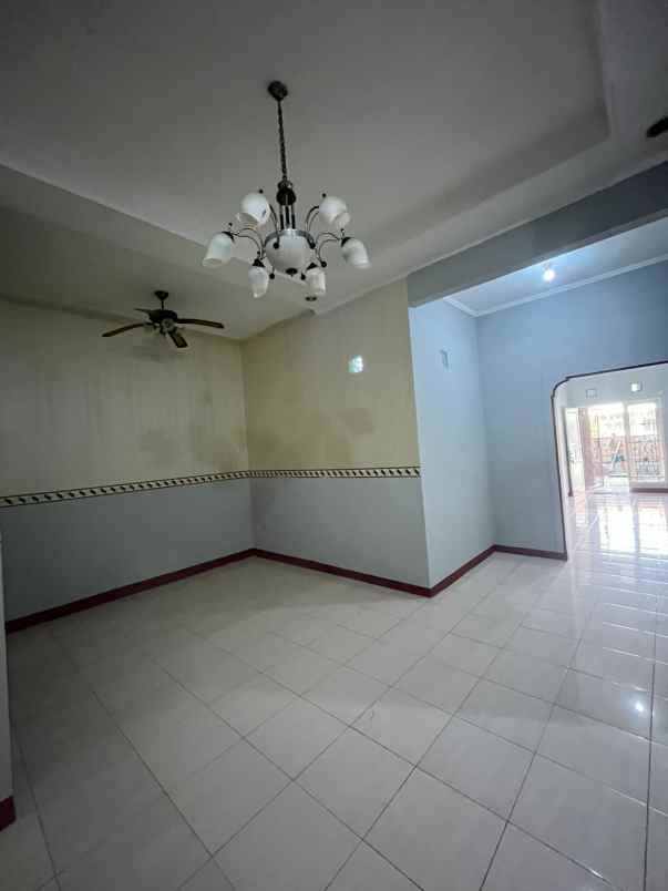 dijual rumah cluster taman sari kota