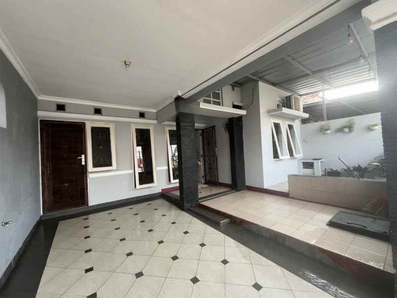 dijual rumah cluster taman sari kota