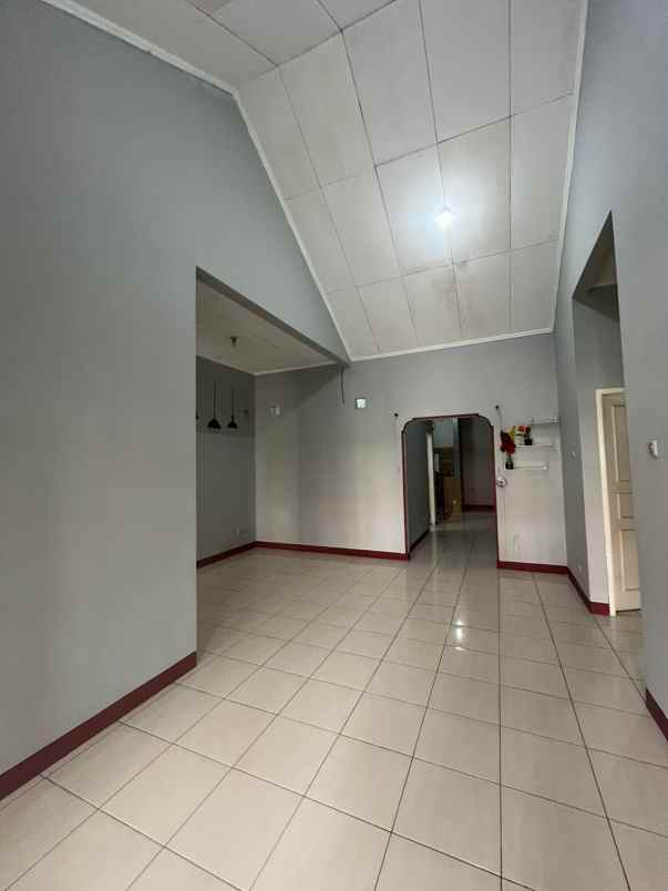 dijual rumah cluster taman sari kota