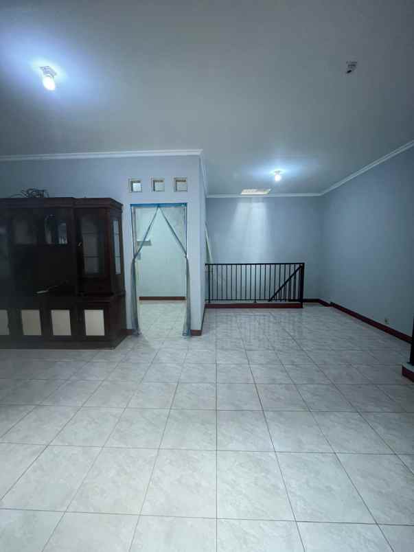 dijual rumah cluster taman sari kota