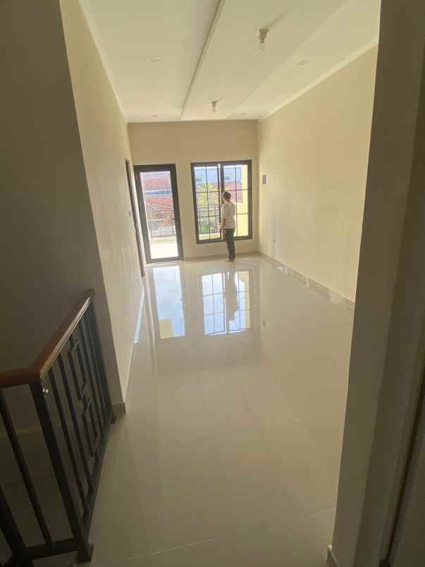 dijual rumah cluster venesia sentul city