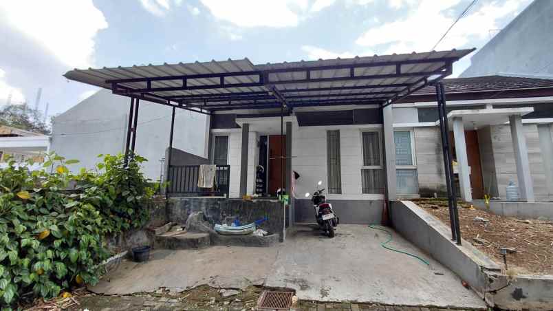 dijual rumah d paradiso residence