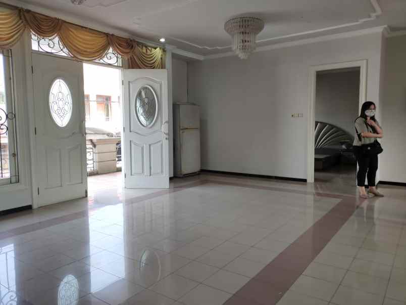 dijual rumah dharmahusada indah