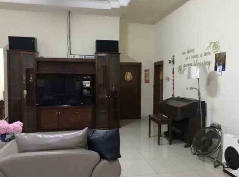 dijual rumah dharmahusada indah utara