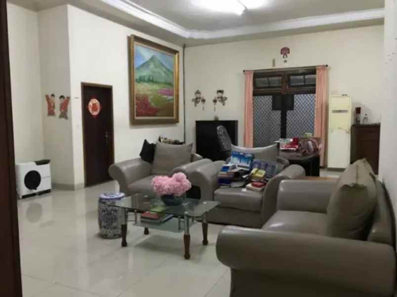 dijual rumah dharmahusada indah utara