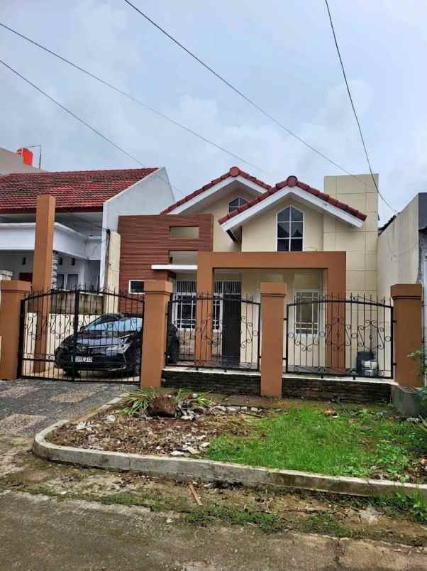 dijual rumah di permata harapan baru bekasi