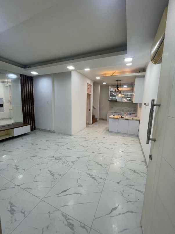 dijual rumah di taman surya 5 cengkareng jakarta barat