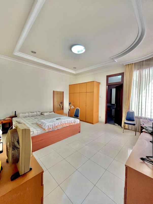 dijual rumah dian istana