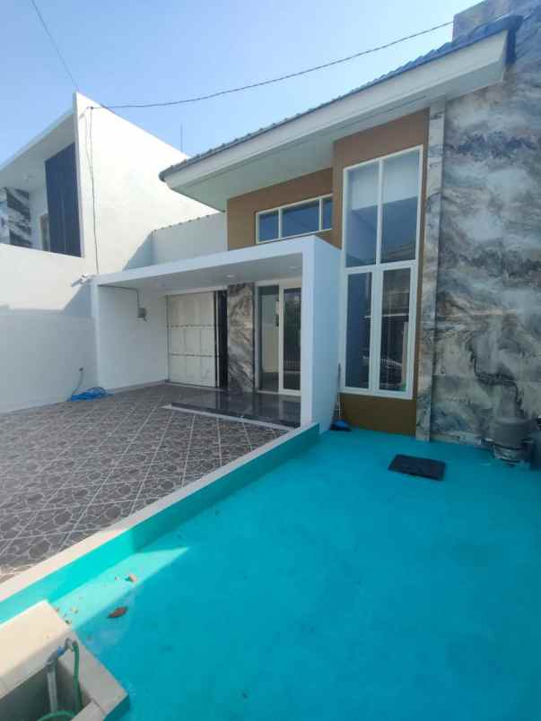 dijual rumah dukuh kupang timur