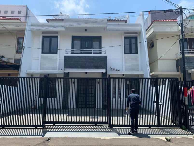 dijual rumah gading kirana