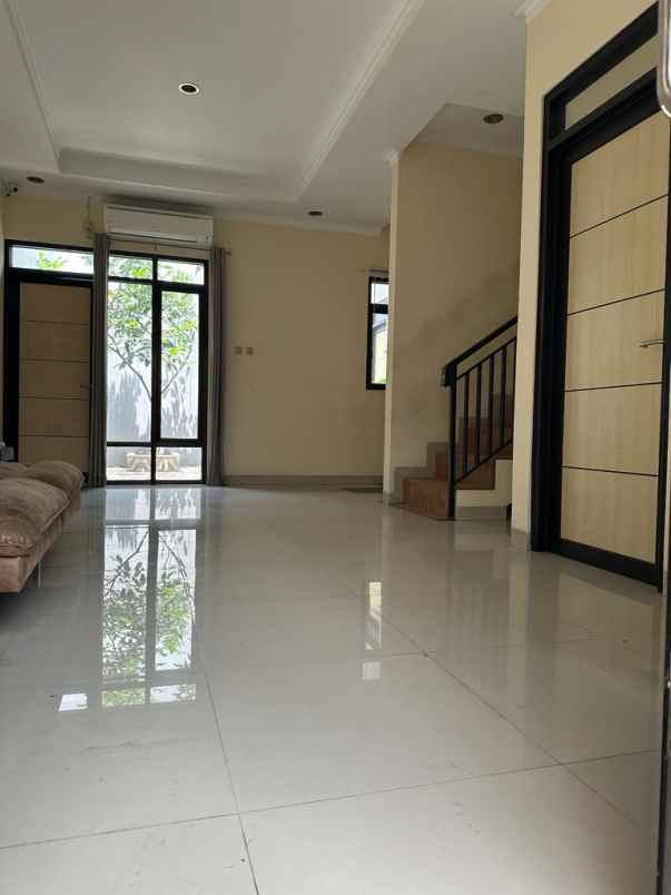 dijual rumah gandaria townhouse kel