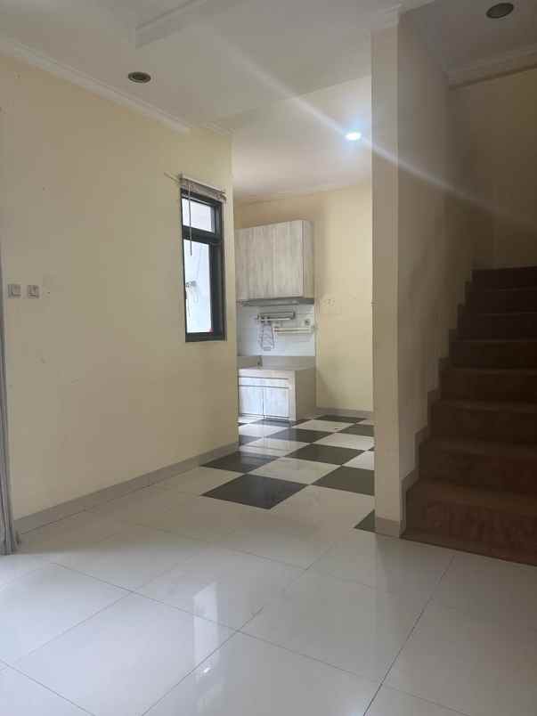 dijual rumah gandaria townhouse kel