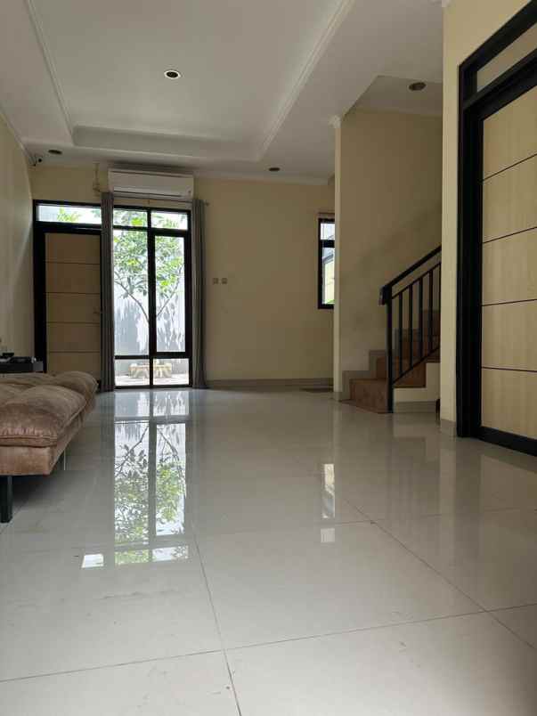 dijual rumah gandaria townhouse kel