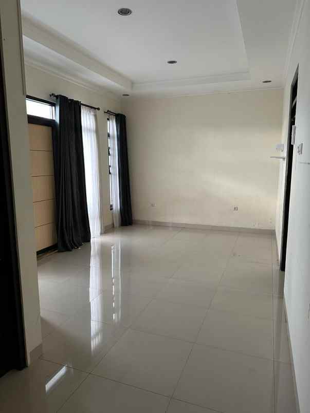 dijual rumah gandaria townhouse kel