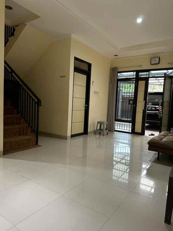 dijual rumah gandaria townhouse kel