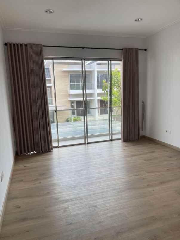 dijual rumah golf island cluster violin